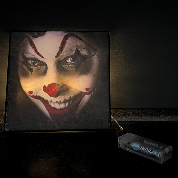 Halloween Gruselbild Horrorclown mit Hintergrundbeleuchtung Einzelstück
